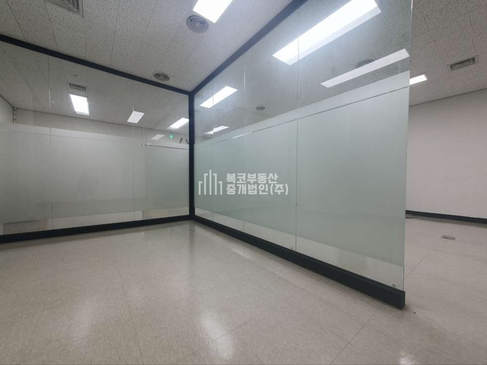 서울 금천구 가산동 60-5 A동 실33 .유리룸2 .가산역 4분거리 깔끔한사무실임대 월세 매물번호 10001 사진 5