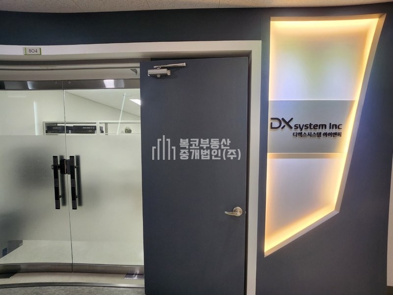 서울 금천구 가산동 517-4 (에이스 가산 포휴) 실사용 34평 시세대비 저렴, 깔끔한 신축급 사무실 월세 매물번호 10054 사진 1