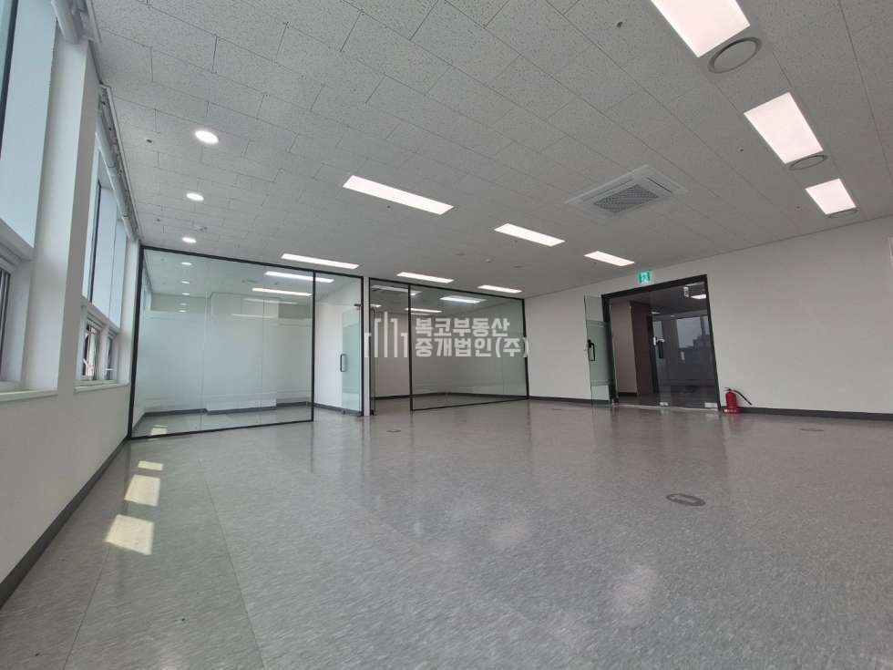 서울 금천구 가산동 현대테라타워가산DK동 현장사진O 가디역 3분, 룸2, 탕비실, 탁트인뷰, 속시원한 사무실 월세 매물번호 10075 사진 7