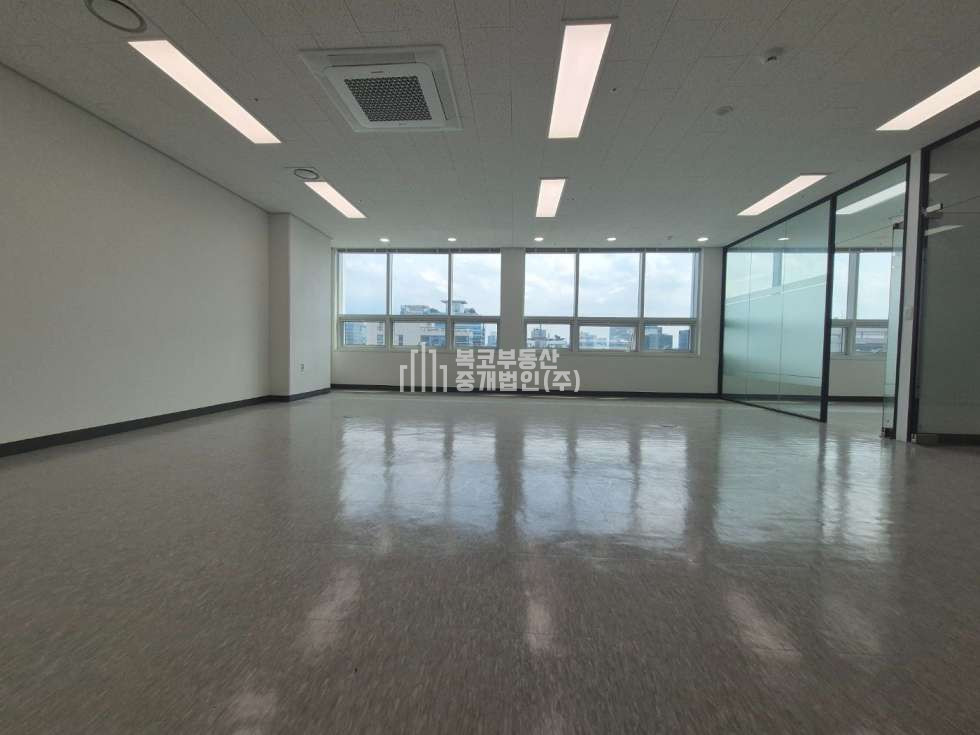 서울 금천구 가산동 현대테라타워가산DK동 현장사진O 가디역 3분, 룸2, 탕비실, 탁트인뷰, 속시원한 사무실 월세 매물번호 10075 사진 9